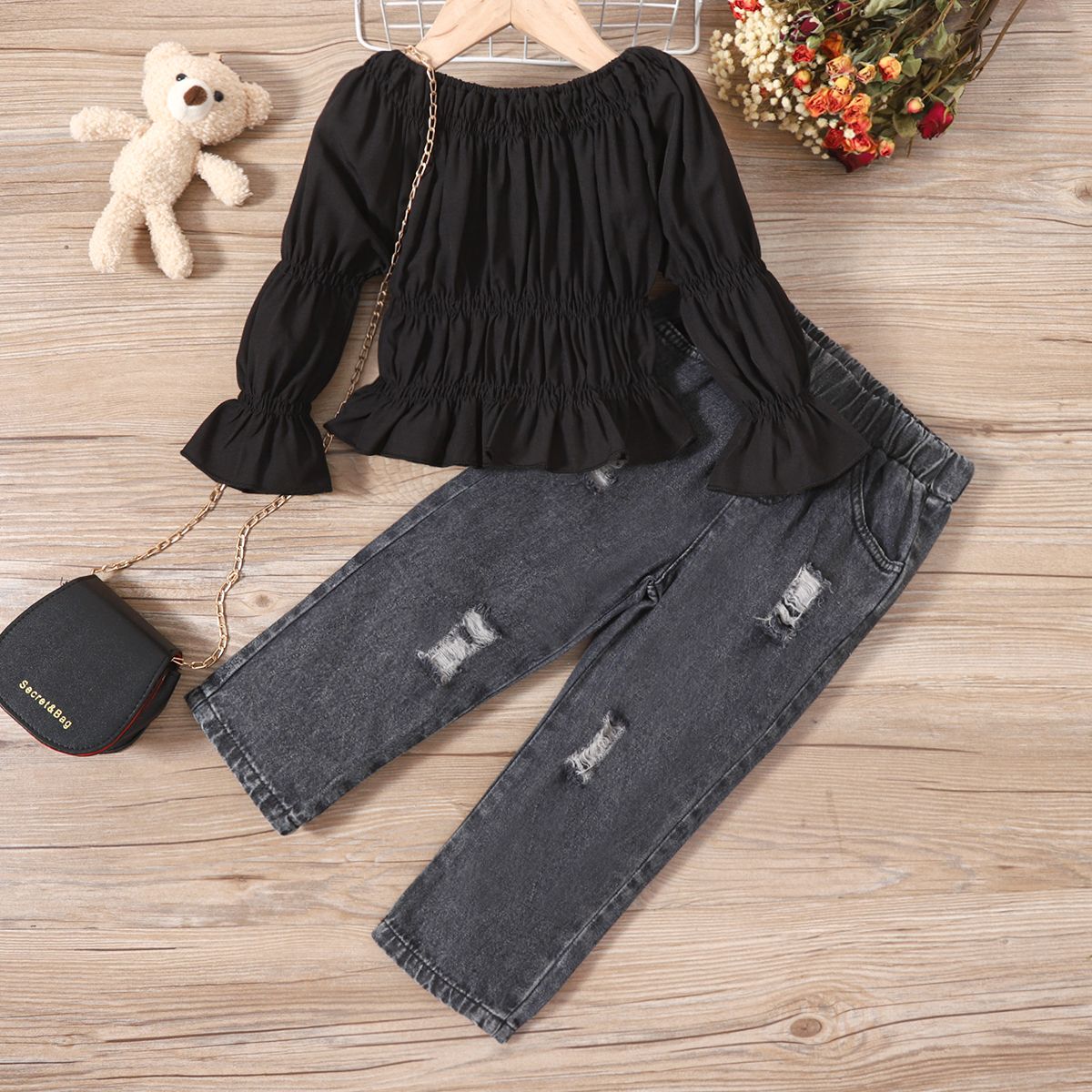 

2pcs Toddler Girl Trendy Off Shoulder Smocked Tee and Ripped Denim Jeans Set