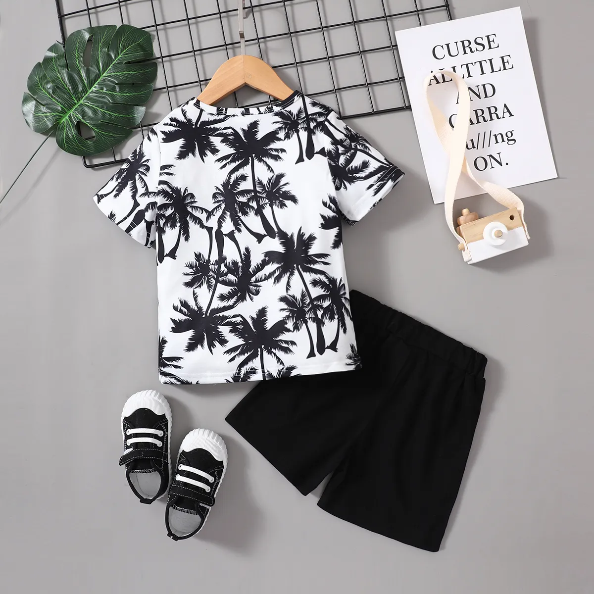 2 Stück Kleinkinder Jungen Aufgesetzte Tasche Basics Tropische Pflanzen und Blumen T-Shirt-Sets Schwarz und weiß big image 1