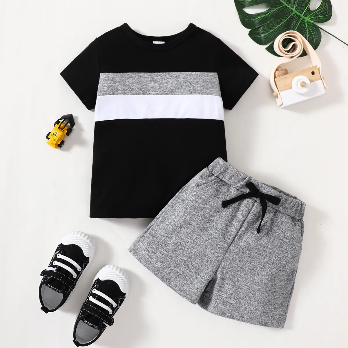 2pcs Toddler Boy Trendy Colorblock Short-sleeve Tee and Elasticized Shorts Set Grey big image 1