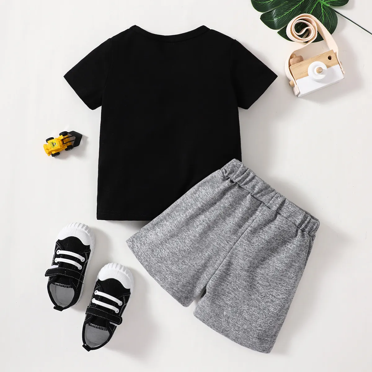 2pcs Toddler Boy Trendy Colorblock Short-sleeve Tee and Elasticized Shorts Set Grey big image 1