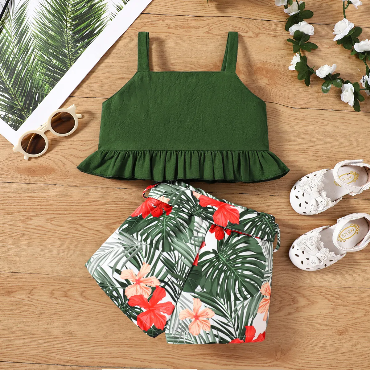 2pcs Trendy Toddler Girl Ruffle Camisole and Floral Print Belted Shorts Set Green big image 1