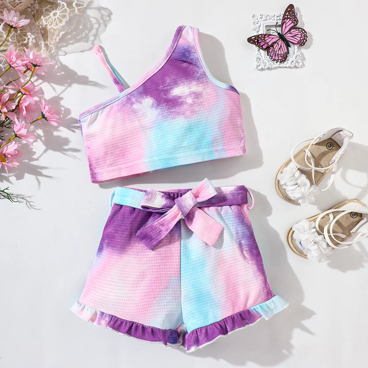 

2pcs Toddler Girl Trendy Tie Dye Waffle Camisole and Belted Shorts Set