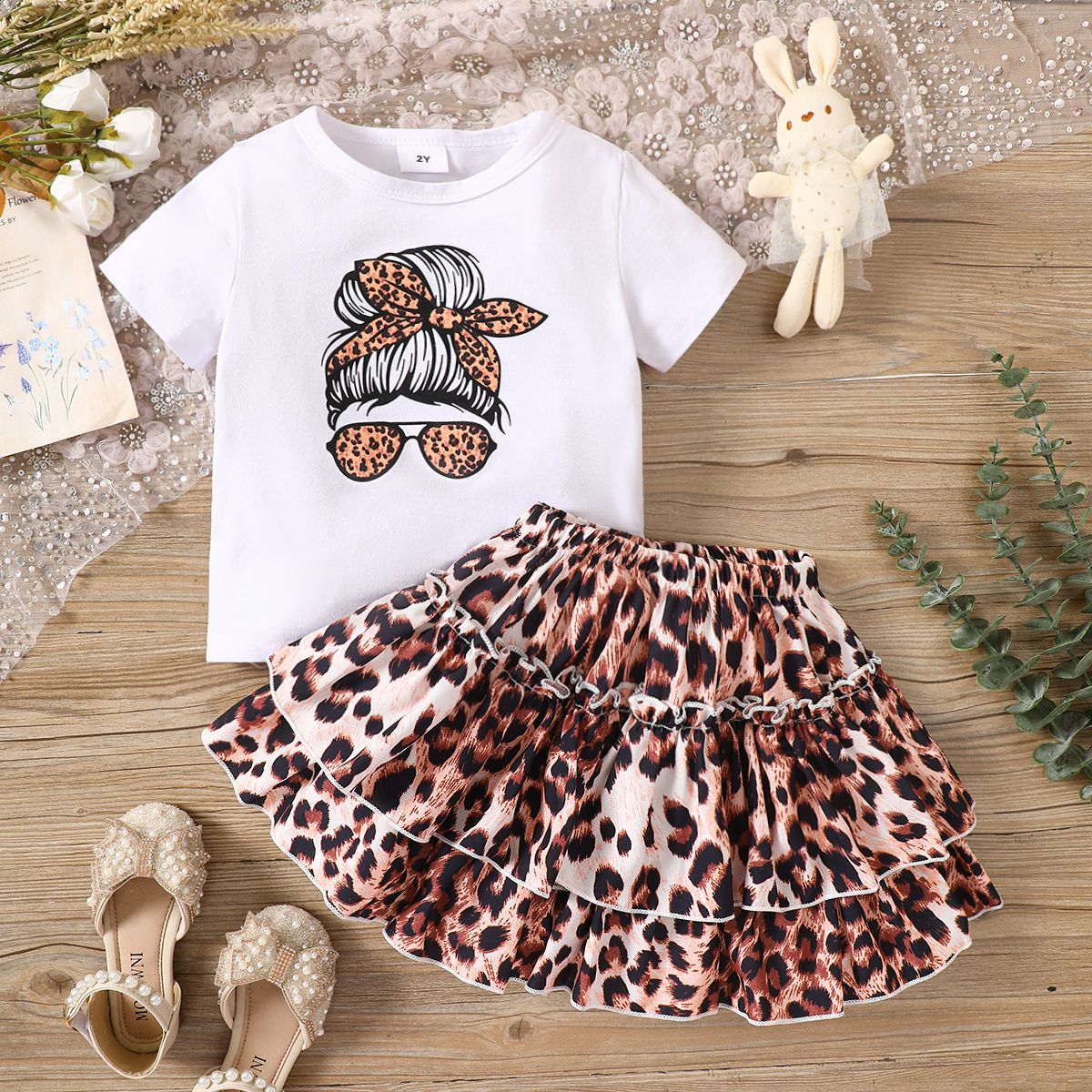 

2pcs Toddler Girl Figure Print Tee and Leopard Layered Skirt Set