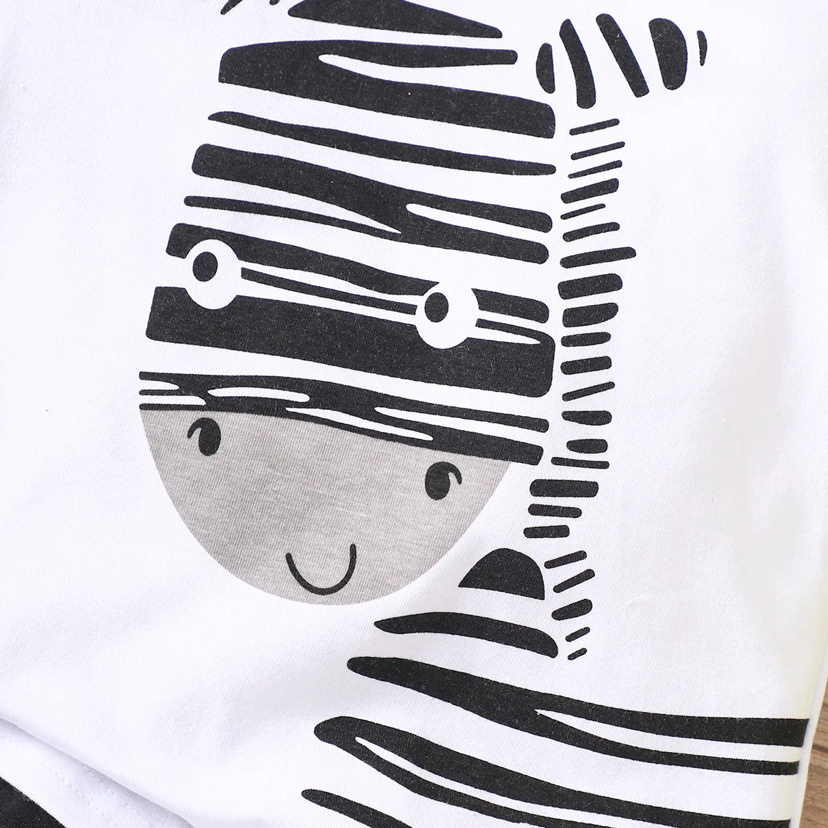 2pcs Toddler Boy Zebra Print Short-sleeve Tee and Cargo Shorts Set BlackandWhite image 4