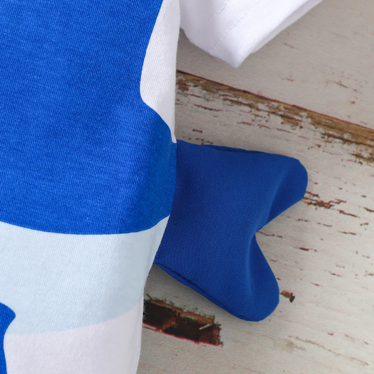 2pcs Toddler Boy Shark Print Tee and 100% Cotton Cargo Shorts Set  image 4