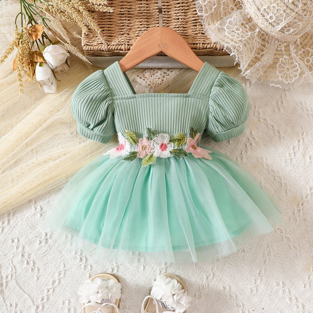 

Baby Girl Bodysuit Dress / Romper Sets / Skirt Sets / Shorts Sets / Dress