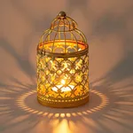 Candelabro decorativo de metal ahuecado con juego de velas LED sin llama. Amarillo