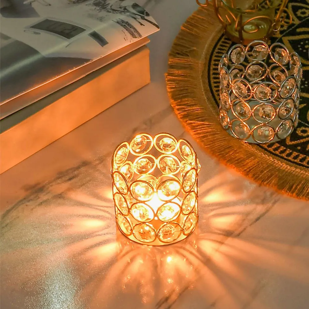 Candelabro decorativo de metal ahuecado con juego de velas LED sin llama. Oro big image 1