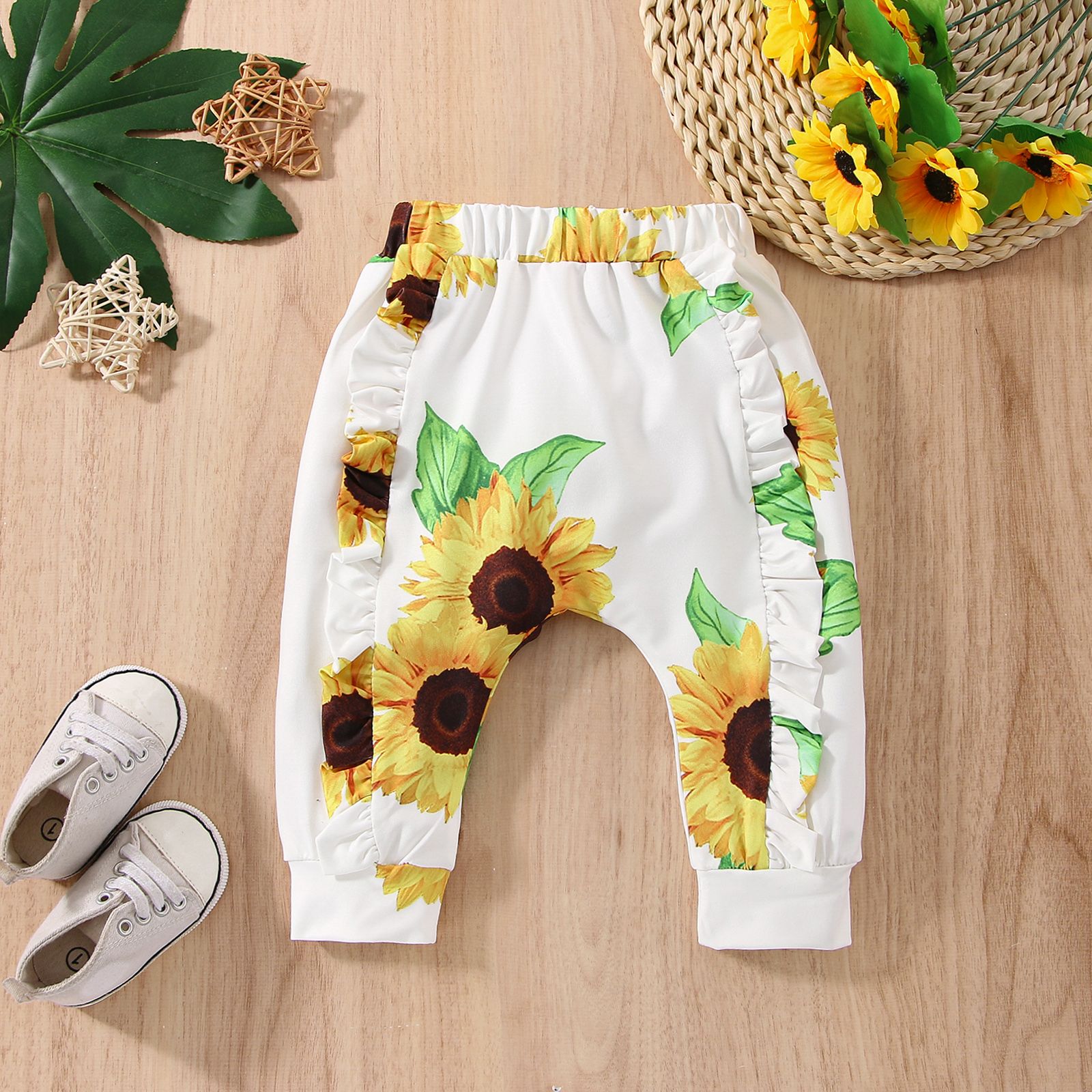 

Baby Girl Allover Floral Print Ruffle Trim Pants