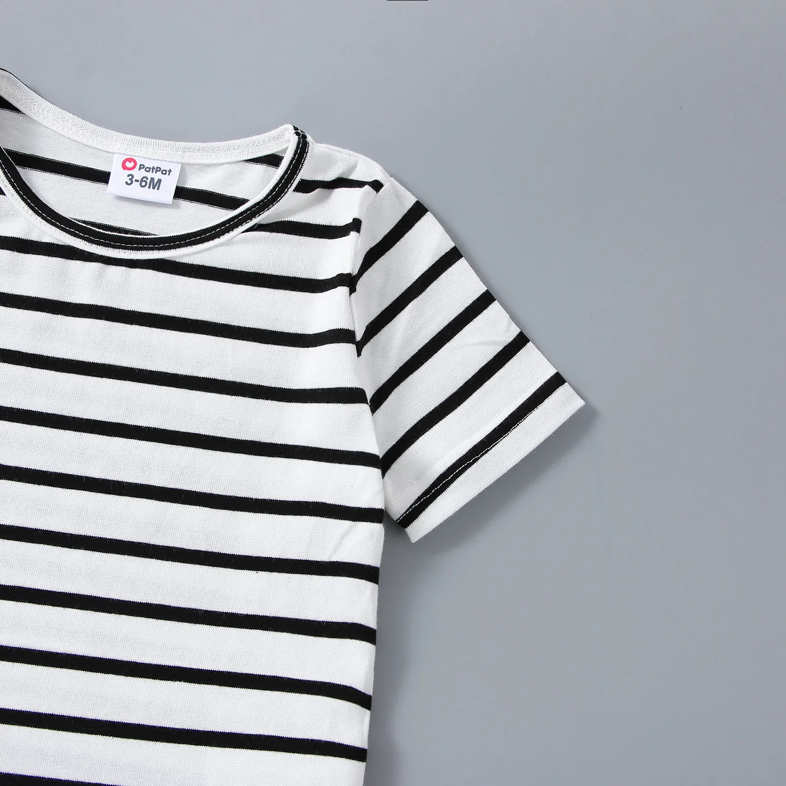 2pcs Baby Boy/Girl Short-sleeve Striped Tee and Ripped Denim Overalls Set  image 4