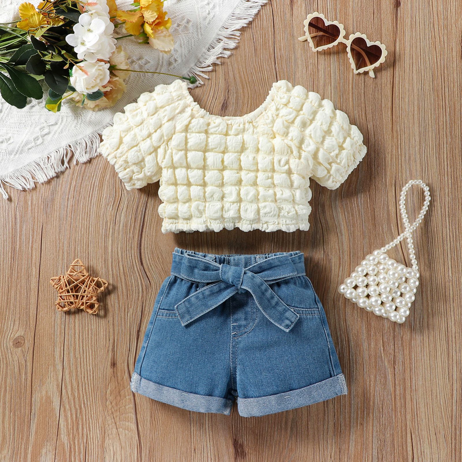 2pcs Baby Girl Solid Textured Puff-sleeve Top And Belted Denim Shorts Set