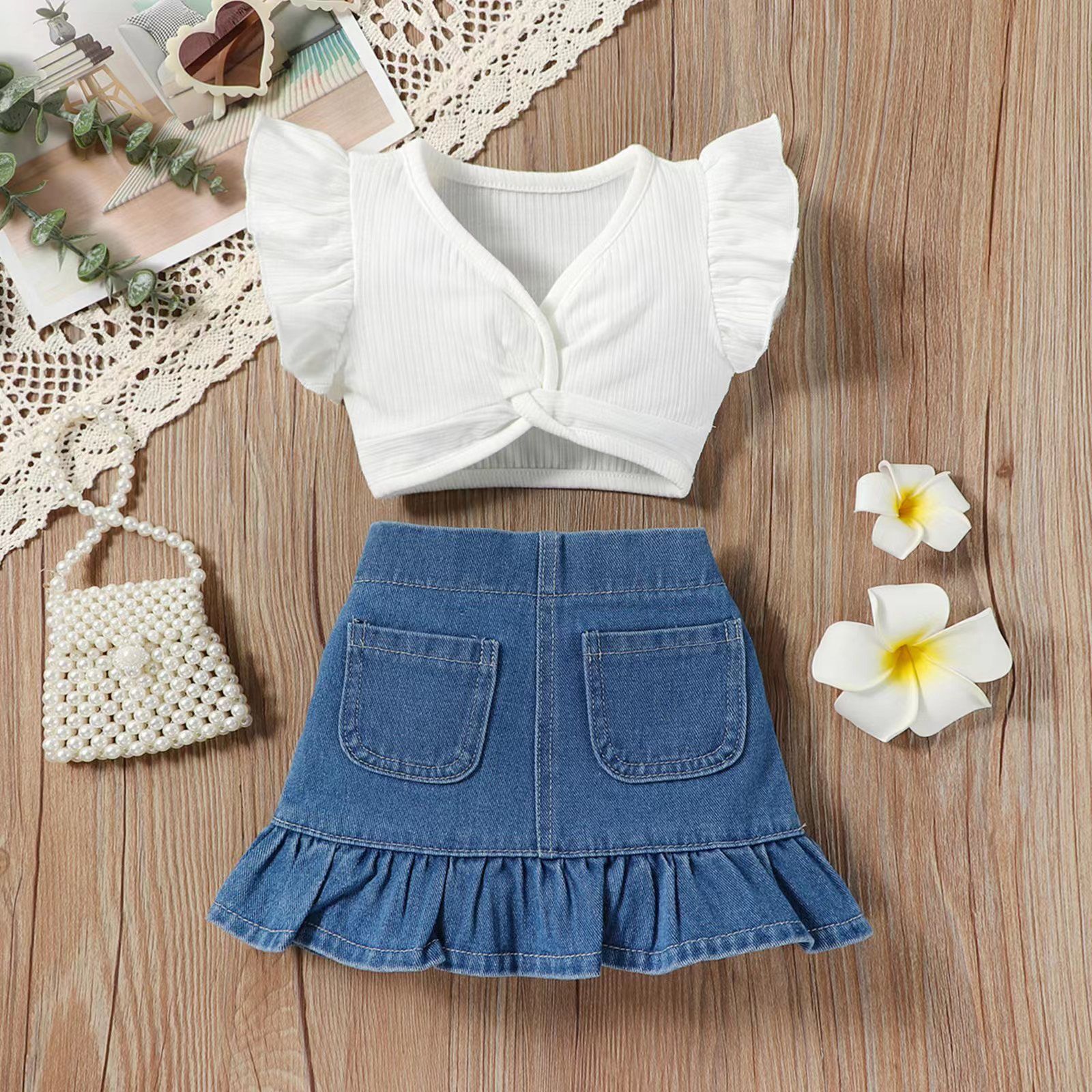 2pcs Baby Girl Ruffle Sleeve Solid Top And Back Pockets Skirt Set