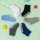 Paquete de 6 calcetines de pegamento antideslizante para bebés / niños pequeños de color puro para pisos Azul