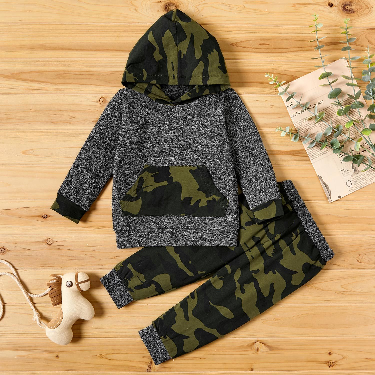 

2-piece Baby / Toddler Boy Camouflage Hoodie and Colorblock Pants Set