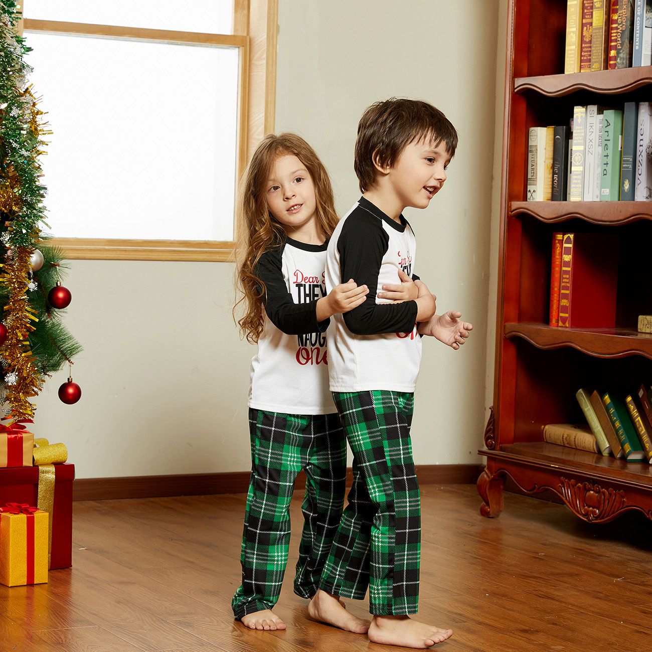 Ensembles De Pyjamas Assortis Pour La Famille Avec Haut Et Pantalon à Carreaux Avec Lettres De Noël (résistant Aux Flammes)