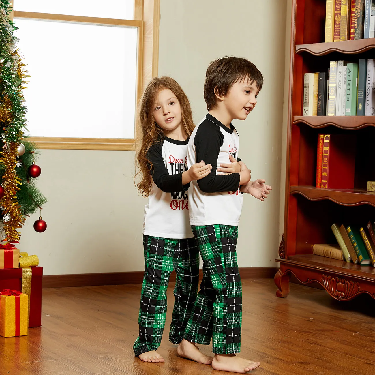 Christmas Letter Contrast Top and Plaid Pants Family Matching Pajamas Sets (Flame Resistant) Black/White image 5