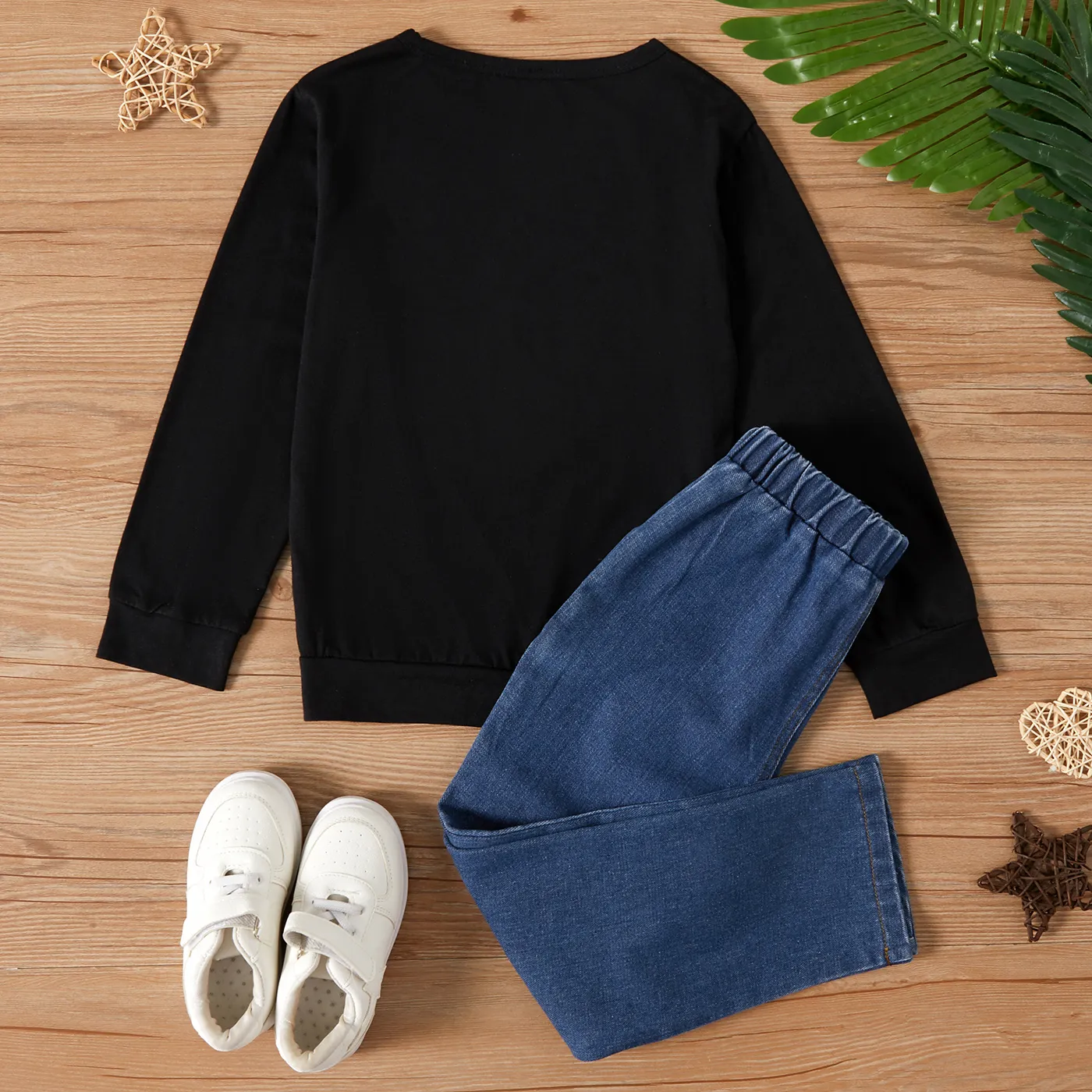 2-piece Kid Girl Leopard Heart Print Black Pullover Sweatshirt and Patchwork Ripped Jeans Denim Pants Set  image 2