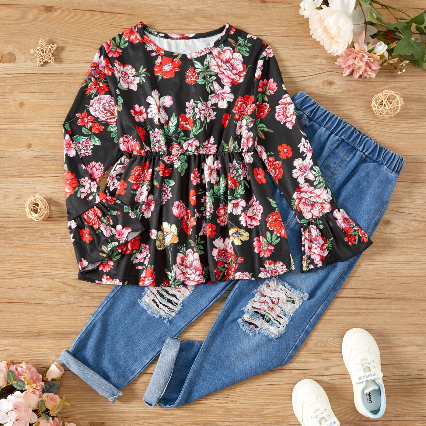 

2-piece Kid Girl Floral Print Bell sleeves Peplum Top and Ripped Denim Pants Jeans Set