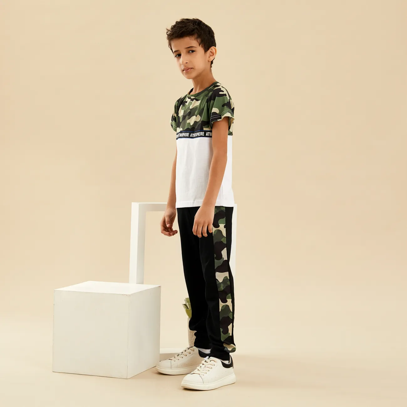 2 pièces Enfants Ensemble Garçon Camouflage Couture de tissus Tailleur-pantalon à manches courtes Vert big image 1