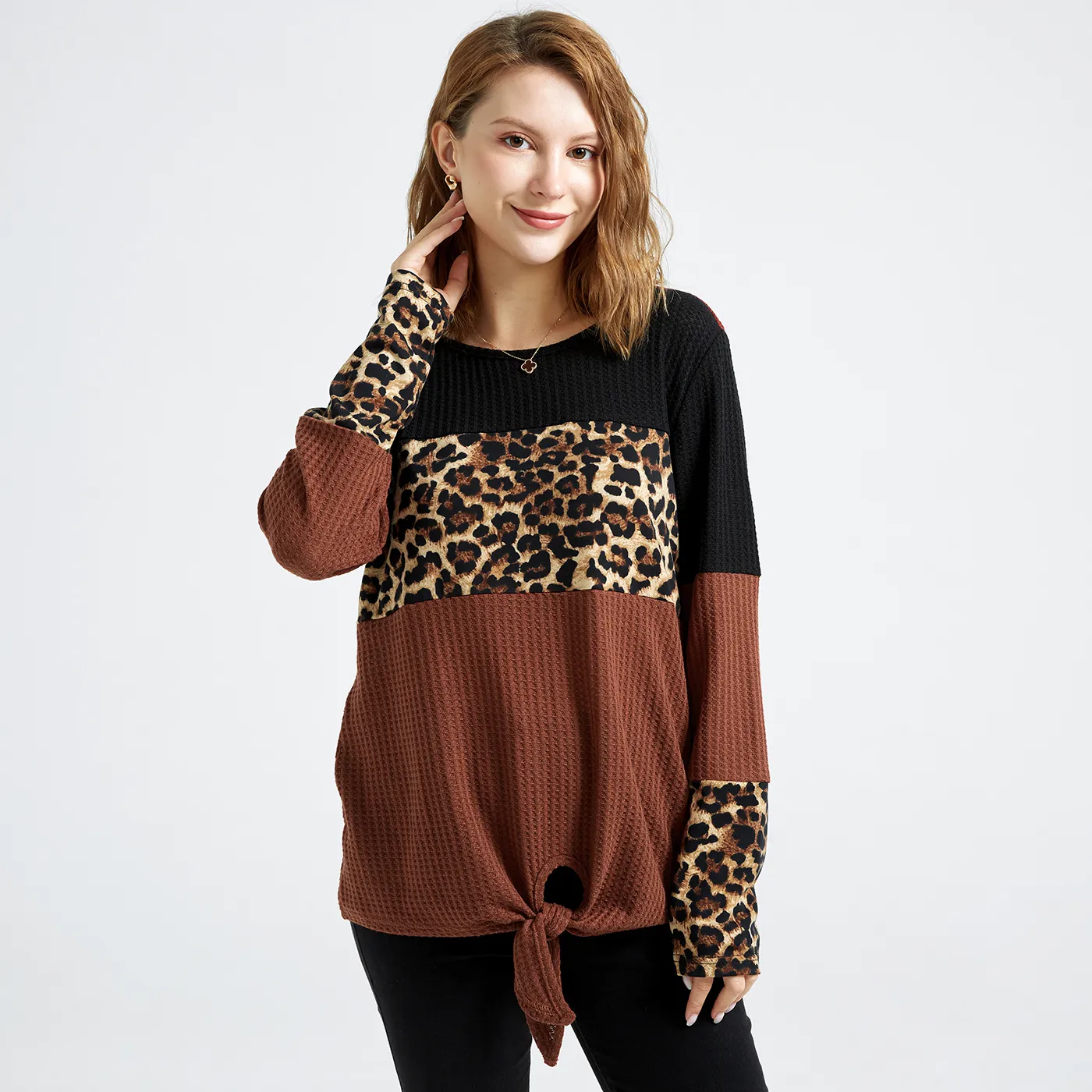 t-shirt a maniche lunghe con colletto tondo colorblock leopardato