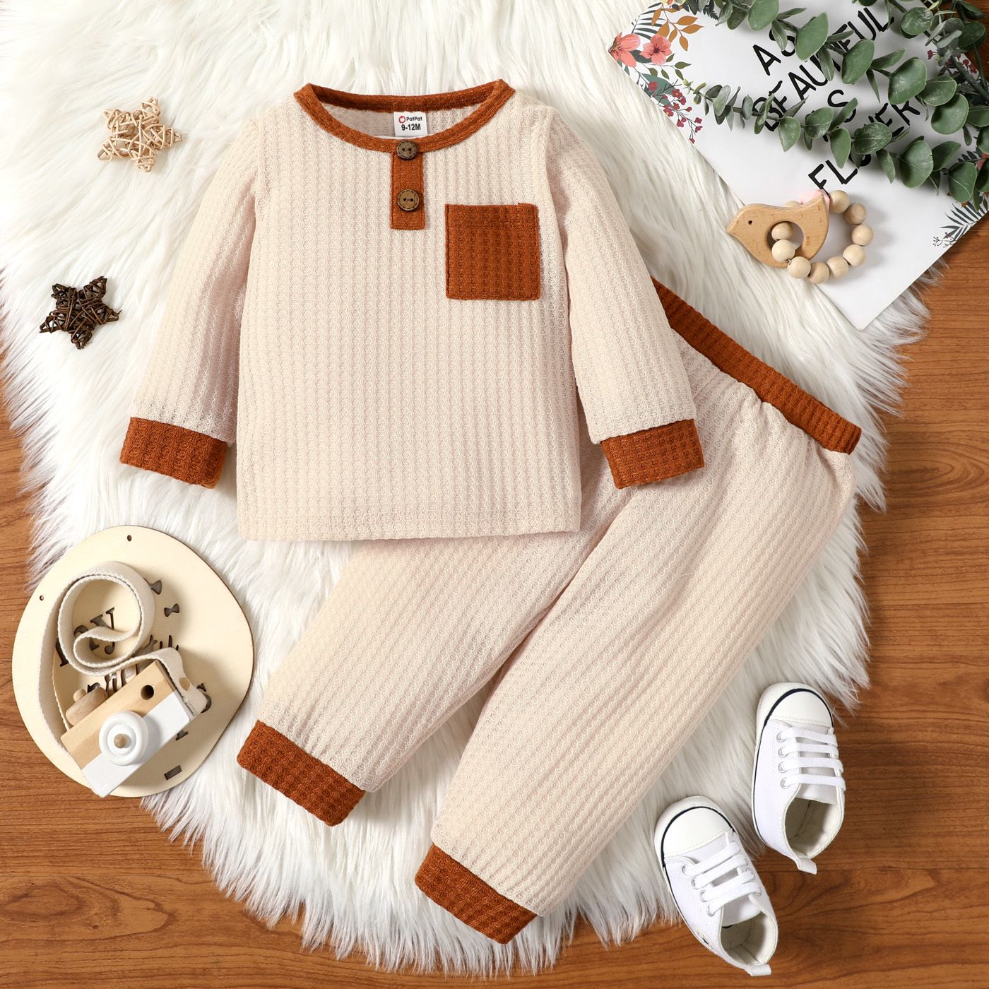 

2pcs Baby Boy Color Block Waffle Loungewear Top and Trousers Set