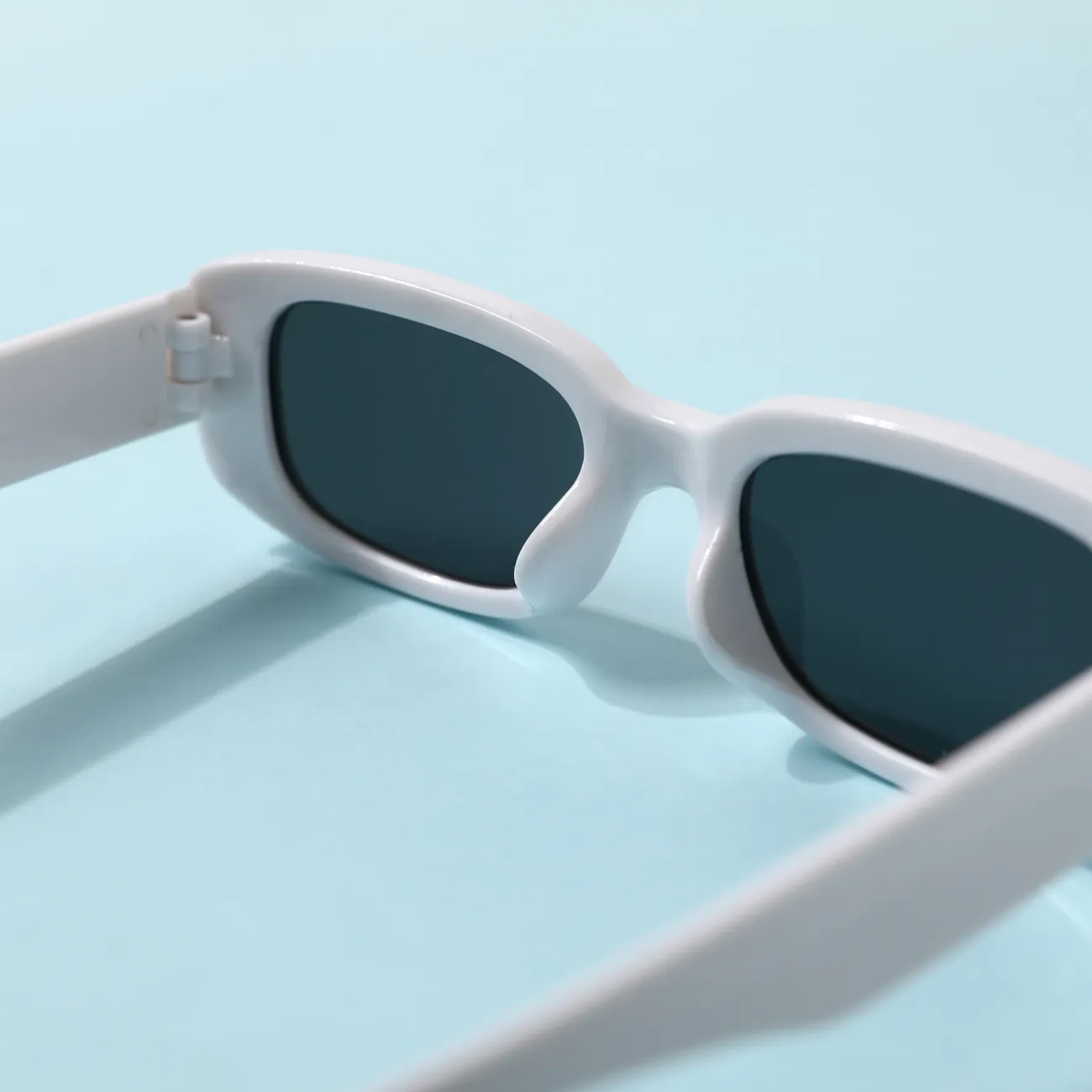 Kinder-Rechteck-Dekorbrille mit kleinem Rahmen (zufällige Brillenhüllenfarbe) weiß big image 1