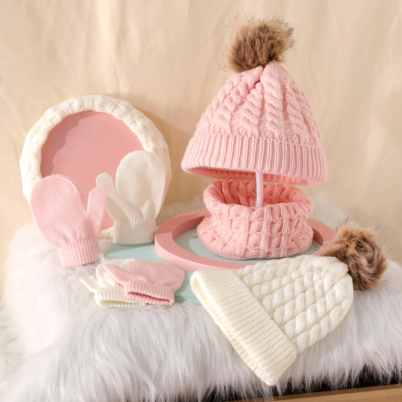 3 件裝嬰兒 / 蹣跚學步的絨球裝飾純色絞花針織帽、圍巾和連指手套套裝 白色 big image 1