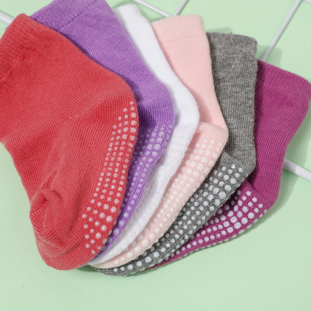 Paquete de 6 calcetines de pegamento antideslizantes de color puro para bebés / niños pequeños Rosa claro big image 1