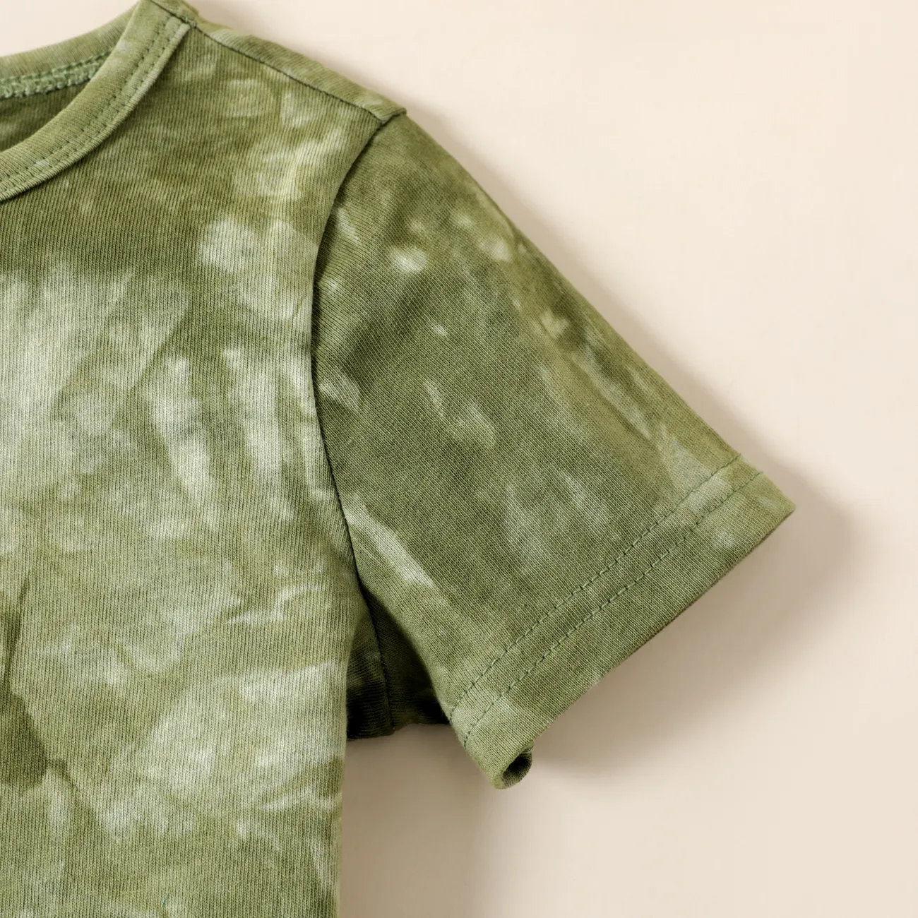 طقم تي شيرت بأكمام قصيرة للأطفال الصغار مكون من قطعتين بنسبة 100٪ مصبوغ بربطة عنق قطنية وشورت مطاطي العمري الأخضر big image 1