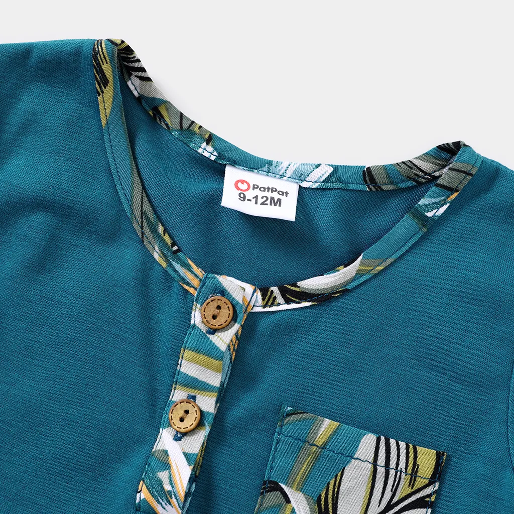 Family Matching All Over Floral Print Blue V Neck Ruffle Dresses and Short-sleeve Splicing T-shirts Sets  image 3