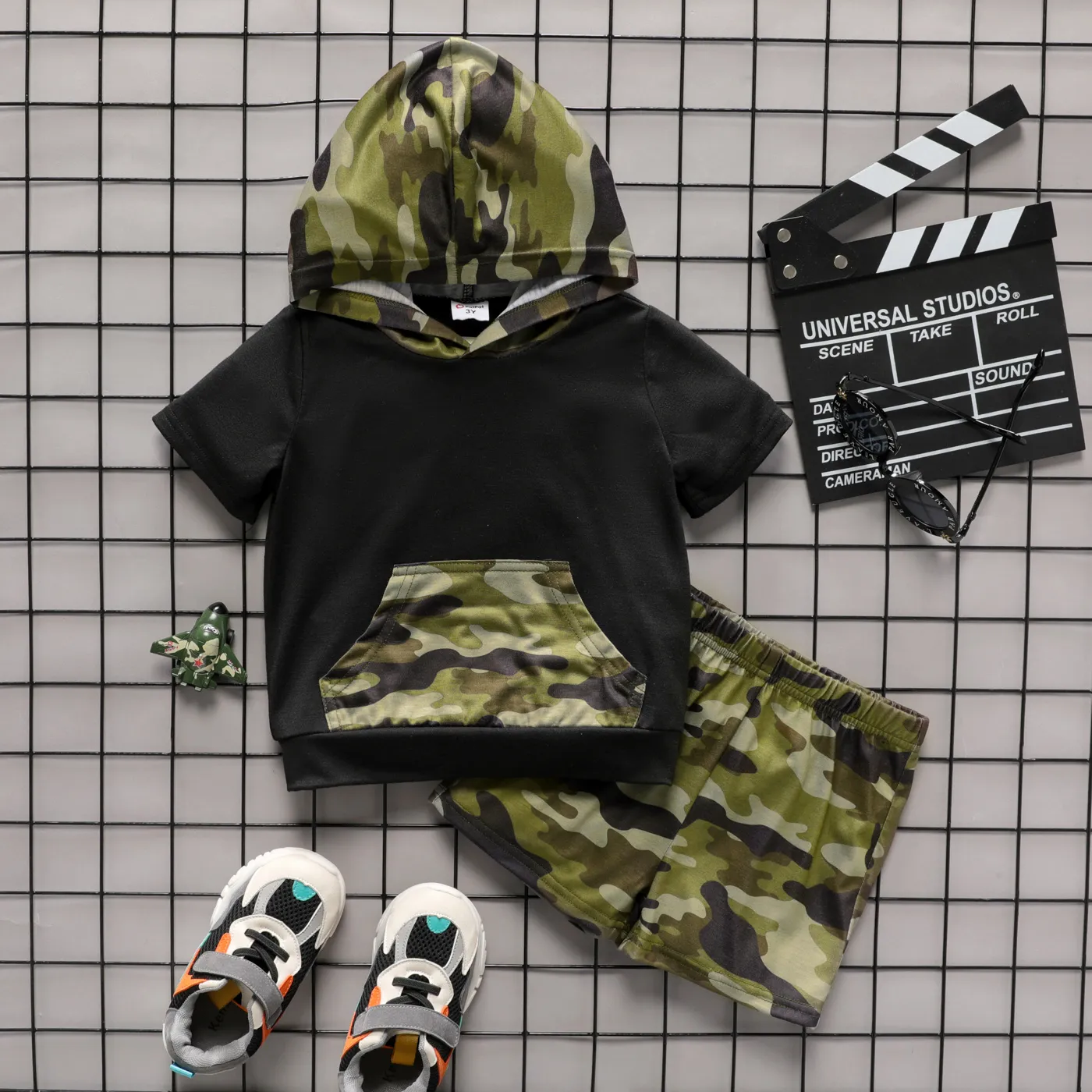 2-piece Toddler Boy Camouflage Print Hooded Tee and Elasticized Shorts Set