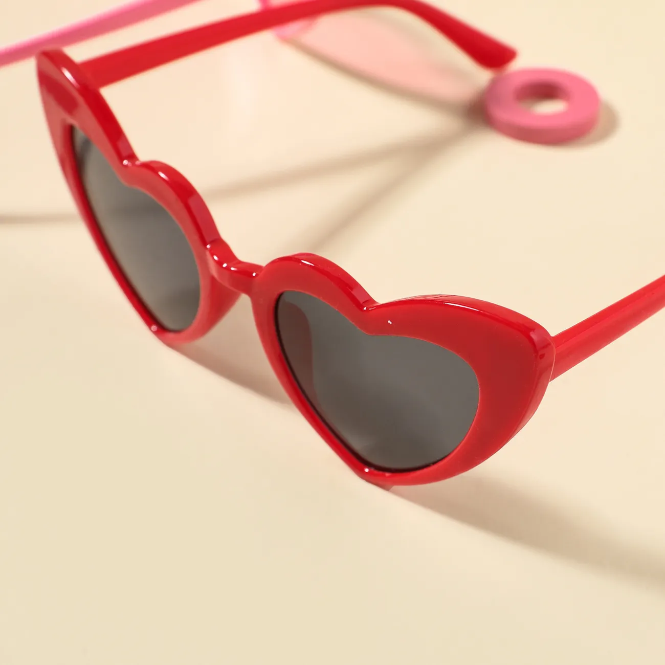 Óculos para crianças com armação de plástico em forma de coração, óculos decorativos (cor aleatória da caixa dos óculos) Vermelho big image 1