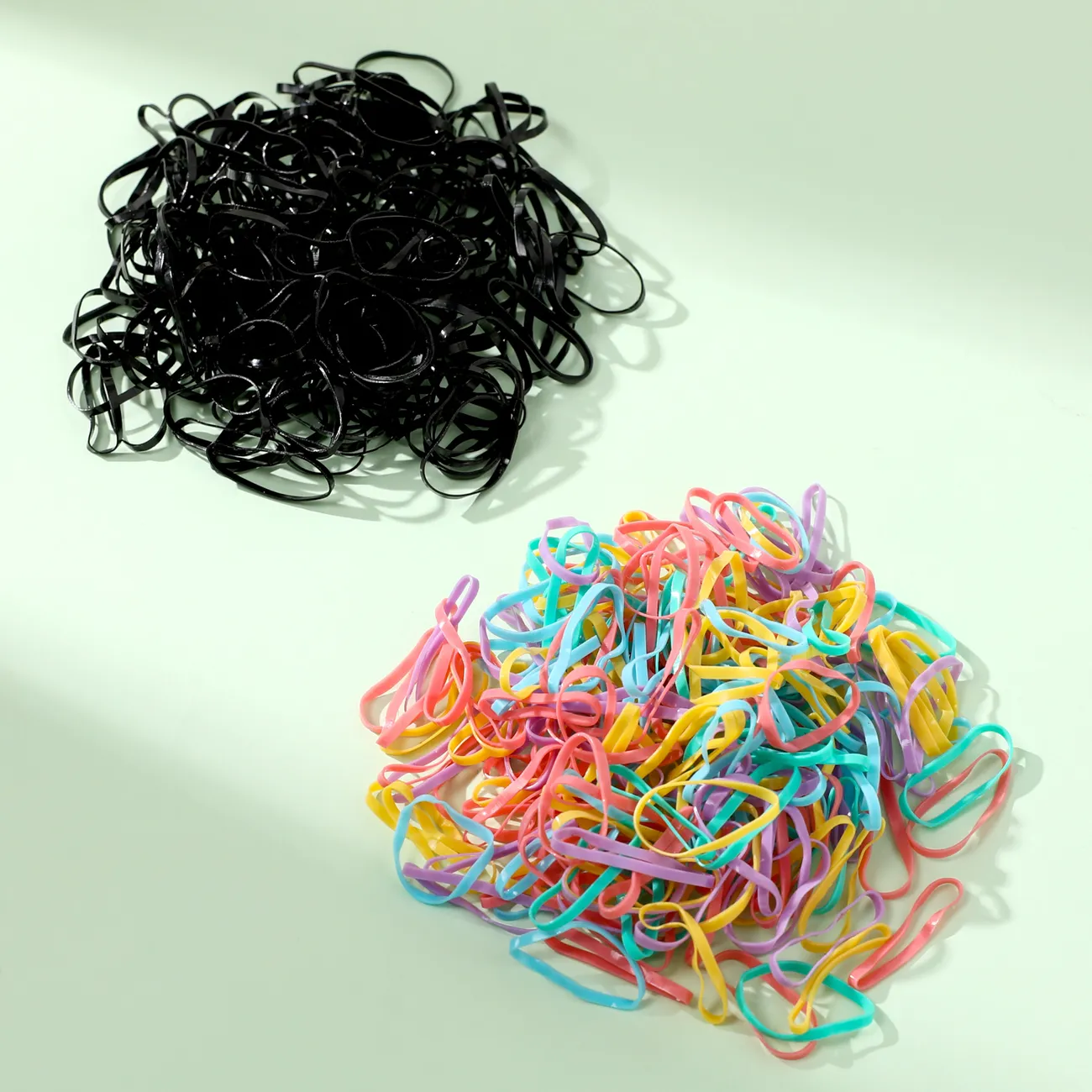 Pacote com 500 laços de cabelo elásticos multicoloridos descartáveis enlatados para meninas Cor-A big image 1