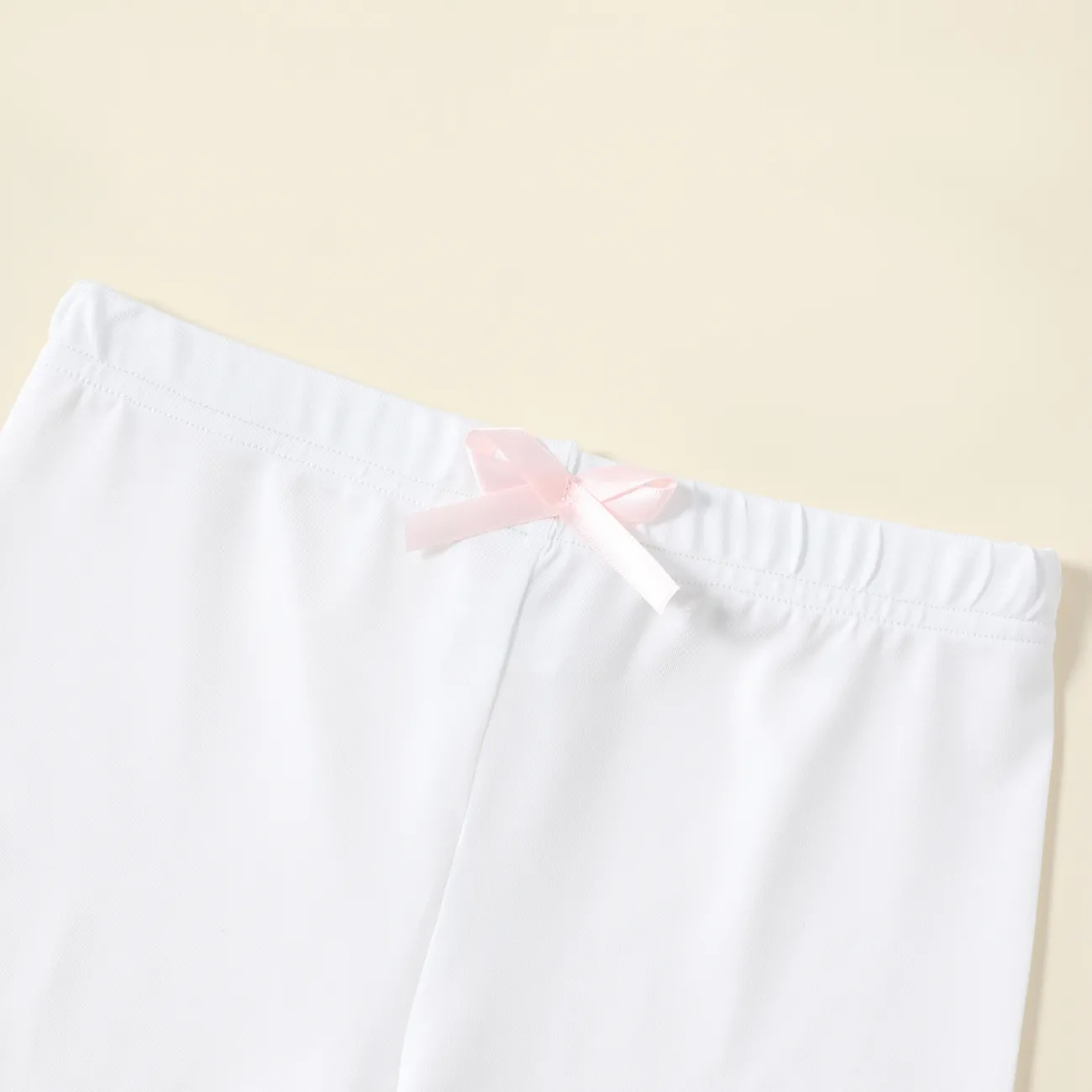 Pantalones cortos de polainas de color sólido con ribete de lechuga con diseño de lazo para niña Blanco big image 1