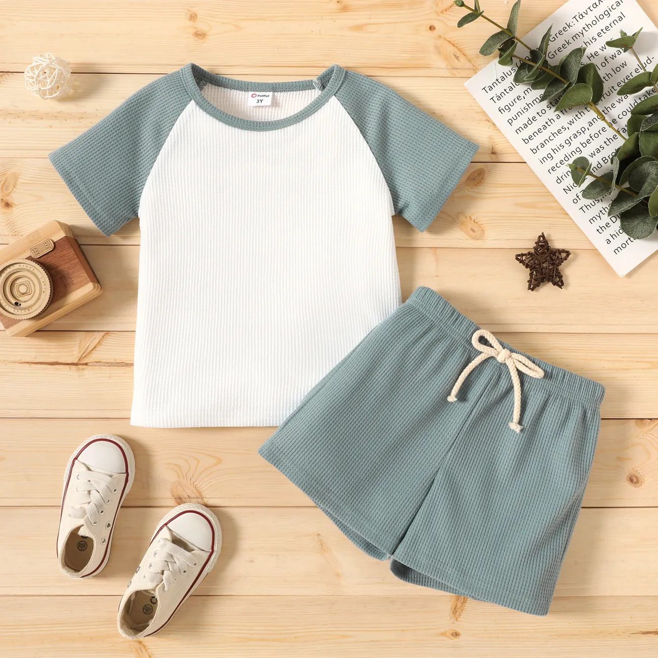 2-piece Toddler Boy Waffle Colorblock Raglan Sleeve Tee and Solid Color Shorts Set Blue big image 1