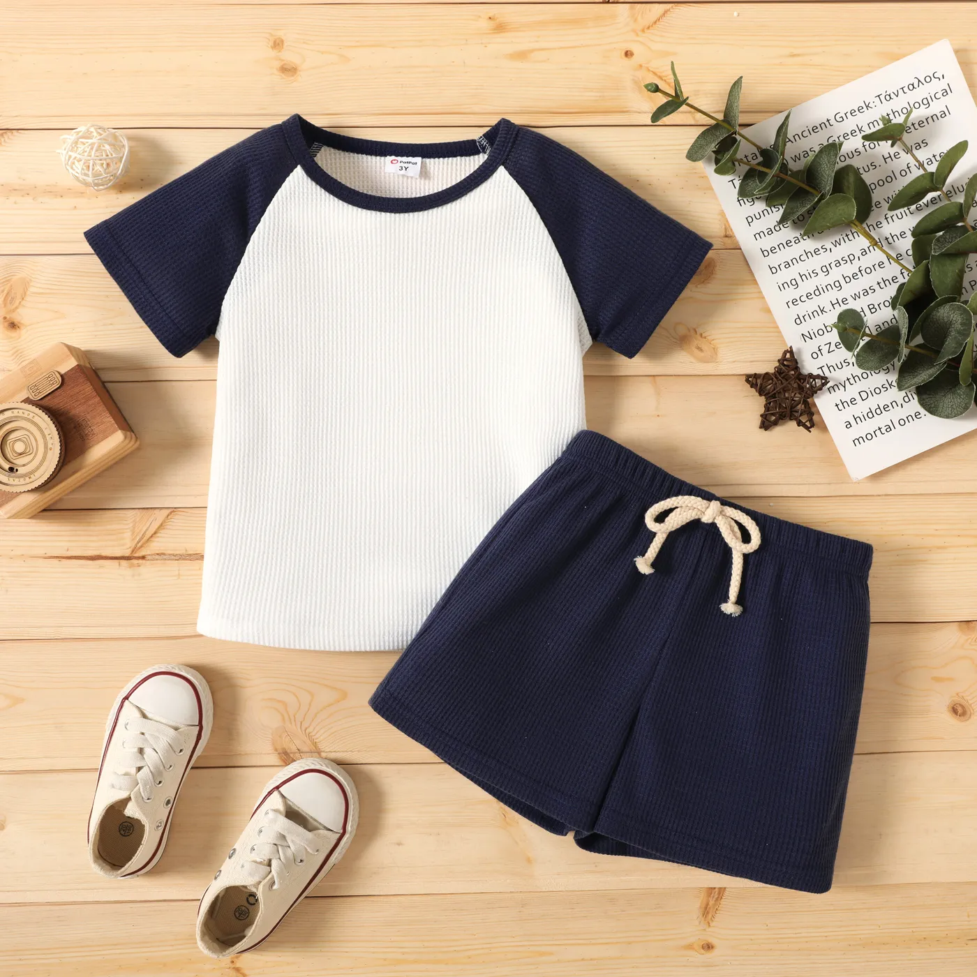 2-piece Toddler Boy Waffle Colorblock Raglan Sleeve Tee and Solid Color Shorts Set  big image 1