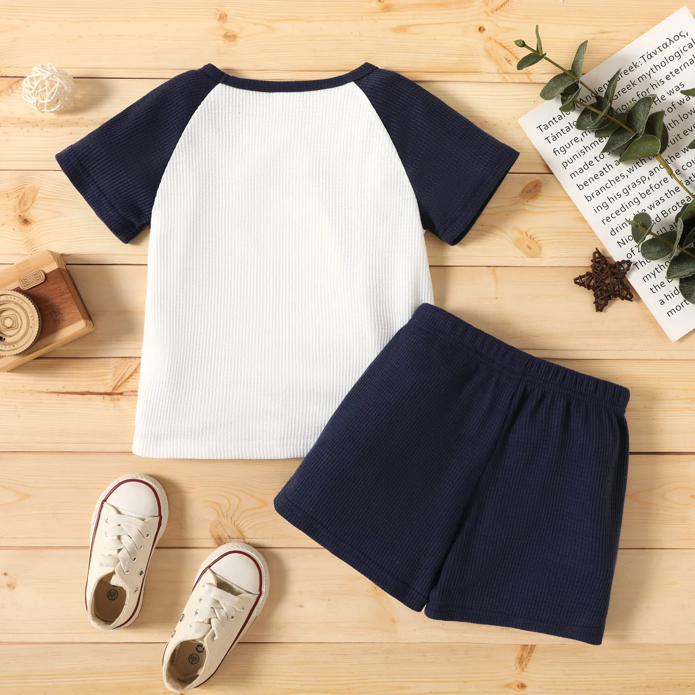 2-piece Toddler Boy Waffle Colorblock Raglan Sleeve Tee and Solid Color Shorts Set  image 2