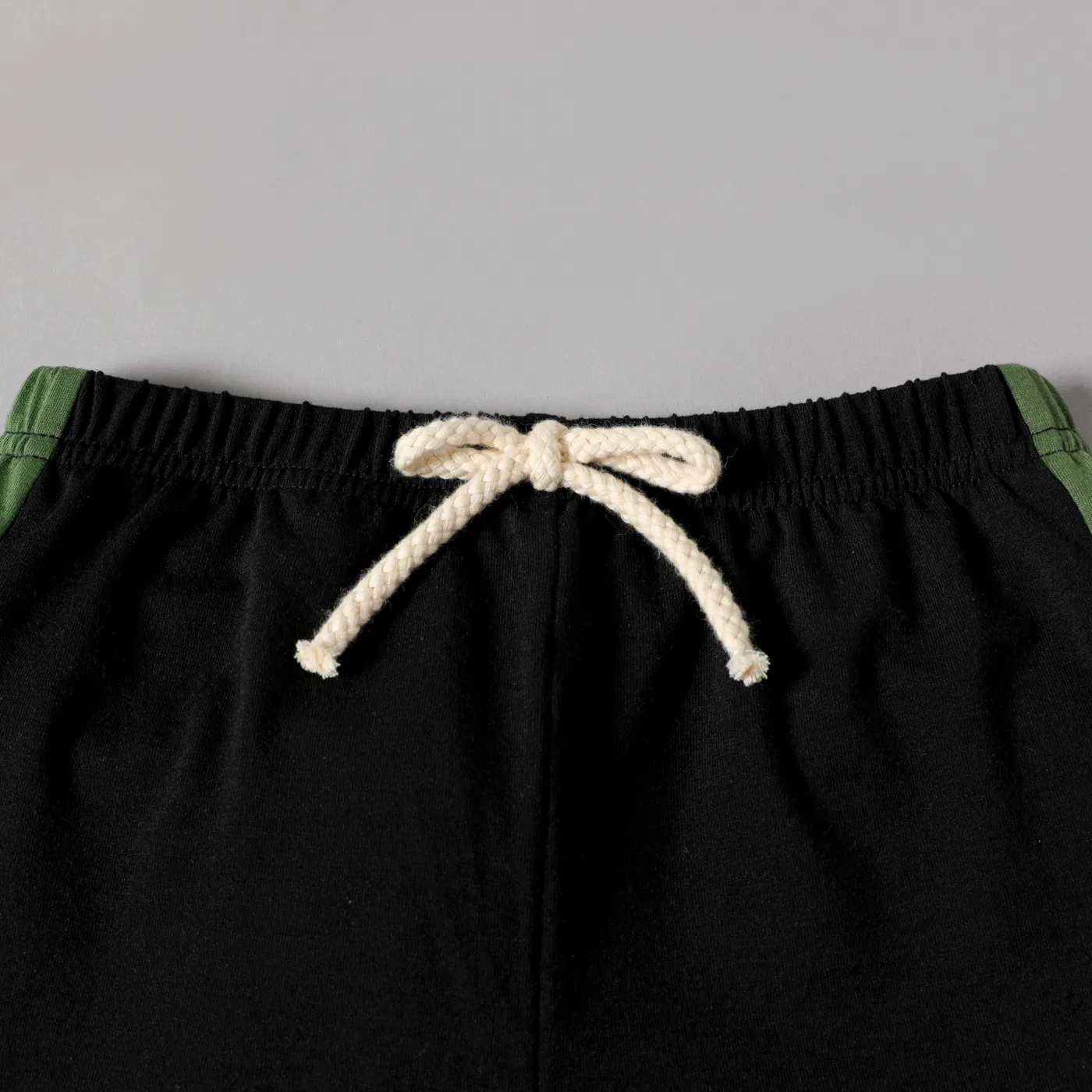 2-piece Toddler Boy Colorblock Pocket Design Tee and Elasticized Shorts Set  image 4