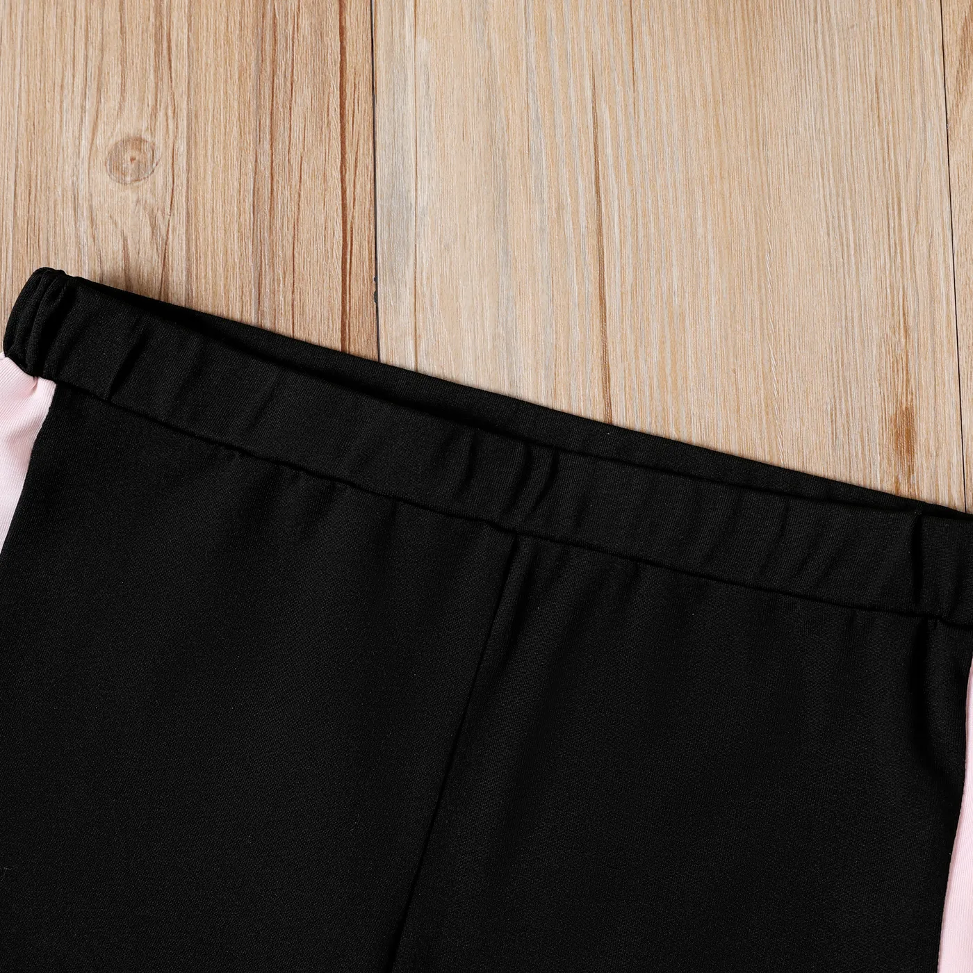 2-piece Kid Girl Letter Heart Print Pink Tee and Colorblock Capri Pants Set  image 3