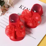 Calcetines antideslizantes con pegamento antideslizante para decoración de bolas de colores con lazo para bebé/niño pequeño Rojo