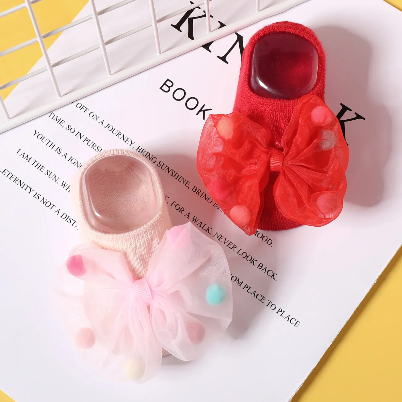 Calcetines antideslizantes con pegamento antideslizante para decoración de bolas de colores con lazo para bebé/niño pequeño Rosado big image 1