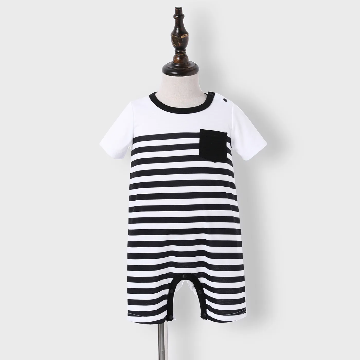 Family Matching Black Halter Neck Off Shoulder Splicing Chevron Striped Maxi Dresses and Short-sleeve T-shirts Sets BlackandWhite big image 1