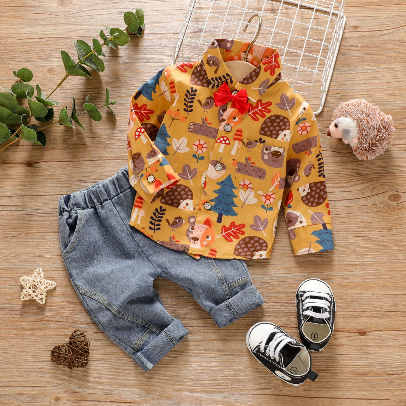 

2pcs Baby Boy All Over Animal Print Long-sleeve Shirt and Jeans Set