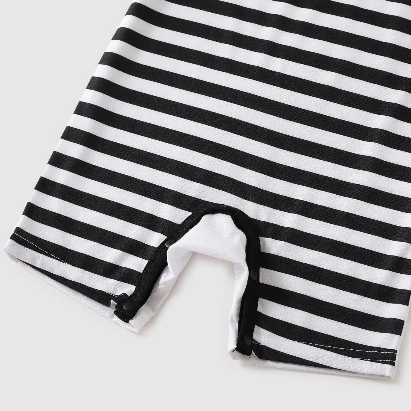 Family Matching Black Halter Neck Off Shoulder Splicing Chevron Striped Maxi Dresses and Short-sleeve T-shirts Sets BlackandWhite image 4