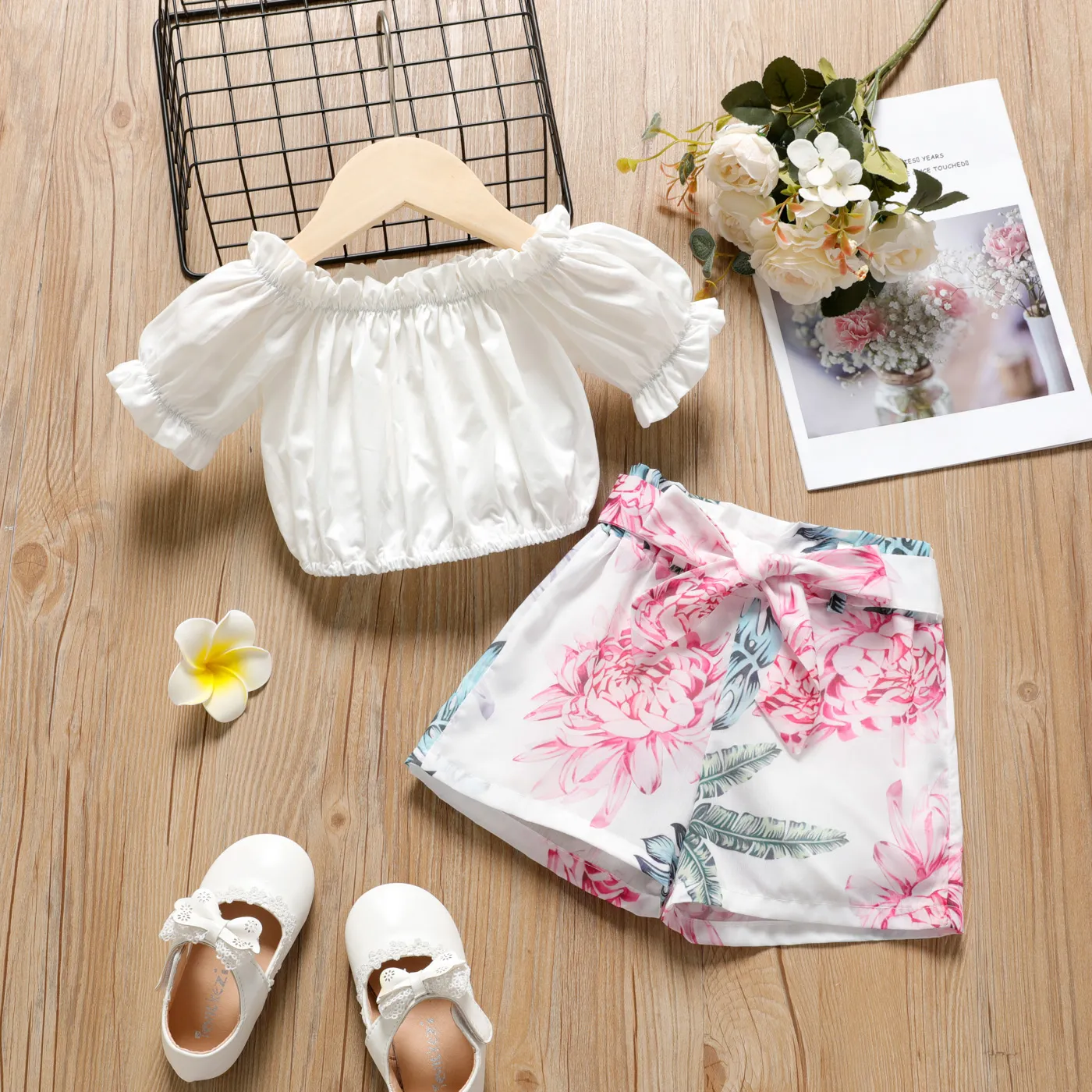 

2-piece Toddler Girl Ruffled Off Shoulder Short-sleeve Tee and Belted Floral Print Shorts Set