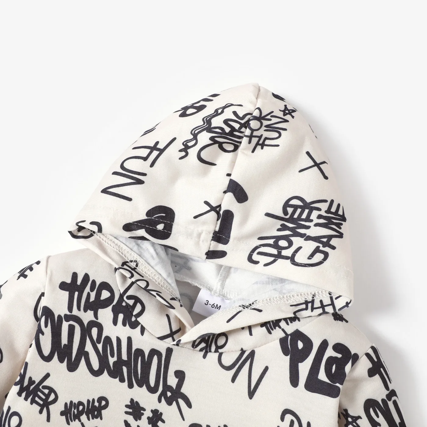 2pcs Baby Boy 95% Cotton Denim Ripped Jeans and All Over Graffiti Letter Print Long-sleeve Hoodie Set Color block image 3