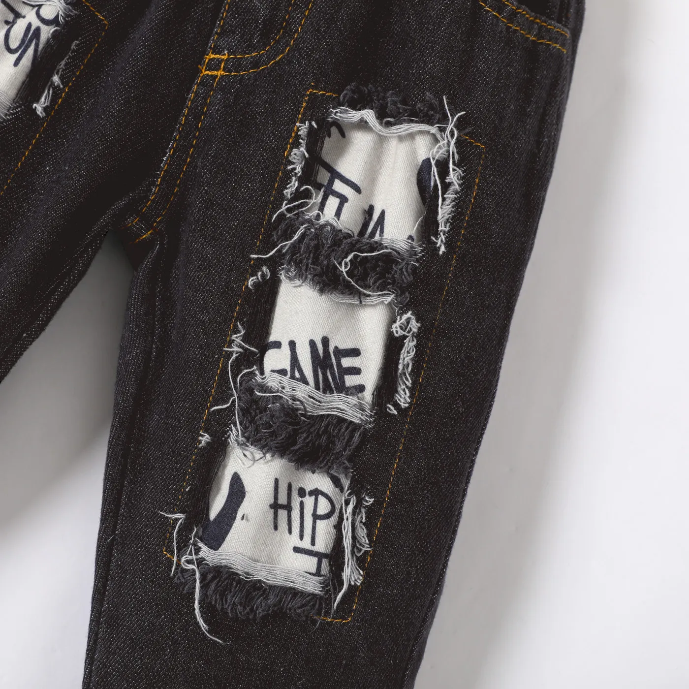 2pcs Baby Boy 95% Cotton Denim Ripped Jeans and All Over Graffiti Letter Print Long-sleeve Hoodie Set Color block image 5