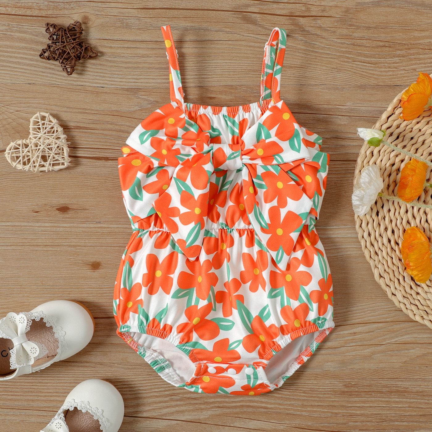 

Baby Girl All Over Floral Print Spaghetti Strap Bowknot Romper
