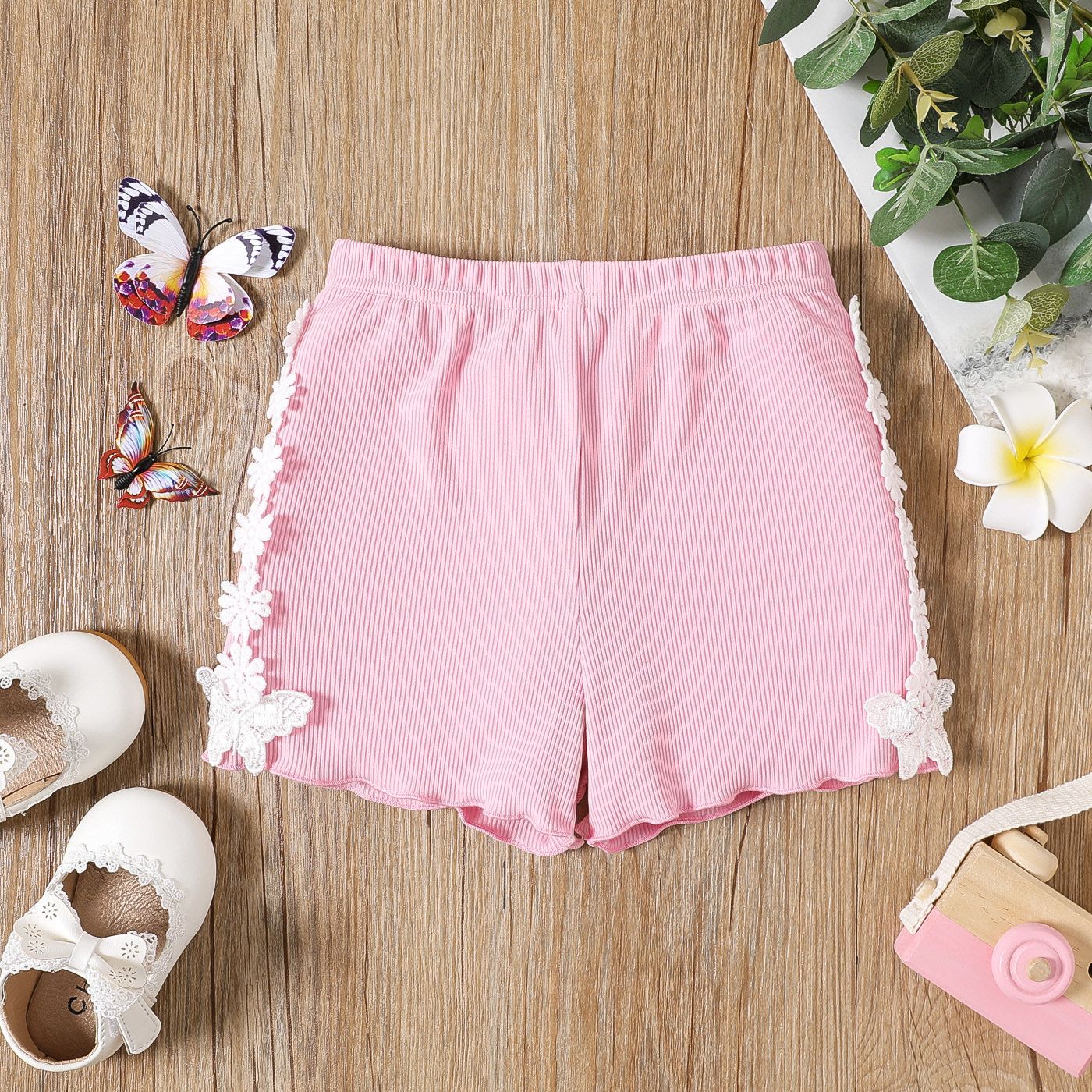 

Baby Girl Floral Applique Detail Solid Rib Knit Shorts