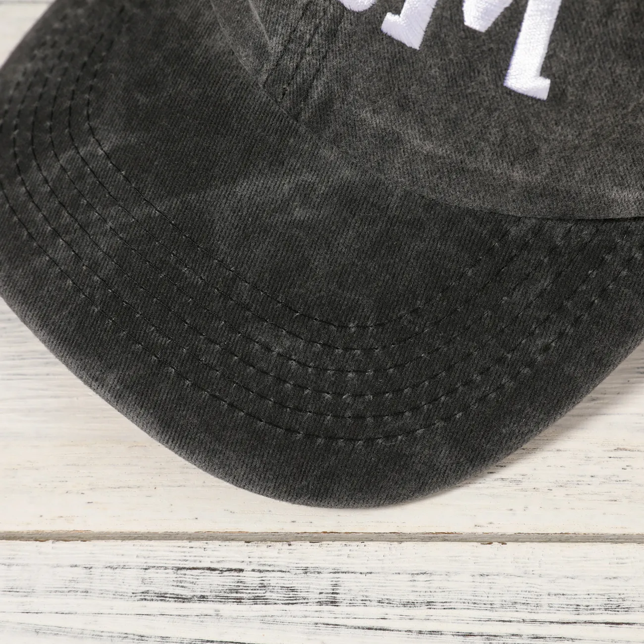boné de beisebol bordado com letras combinando com a família Cinza Escuro big image 1